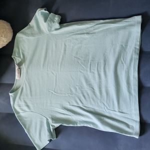 Light blue large t-shirt.